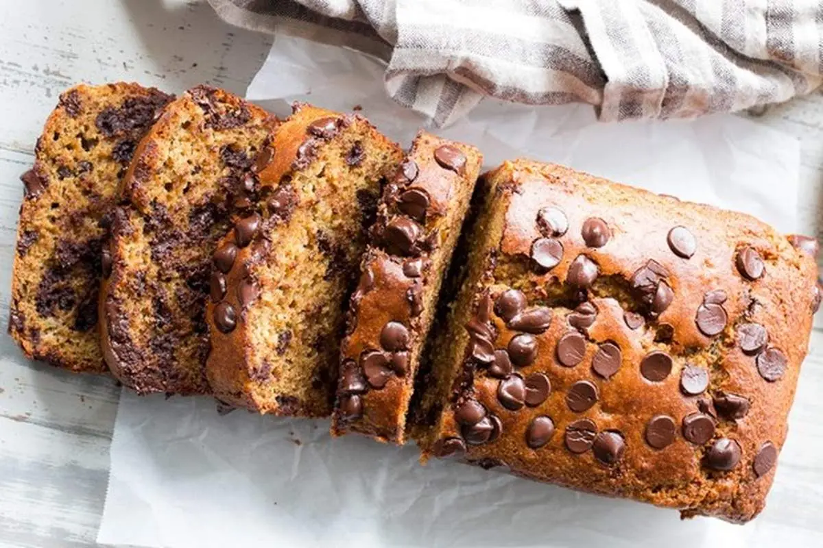 طرز تهیه کیک موز و چیپس شکلات + فیلم