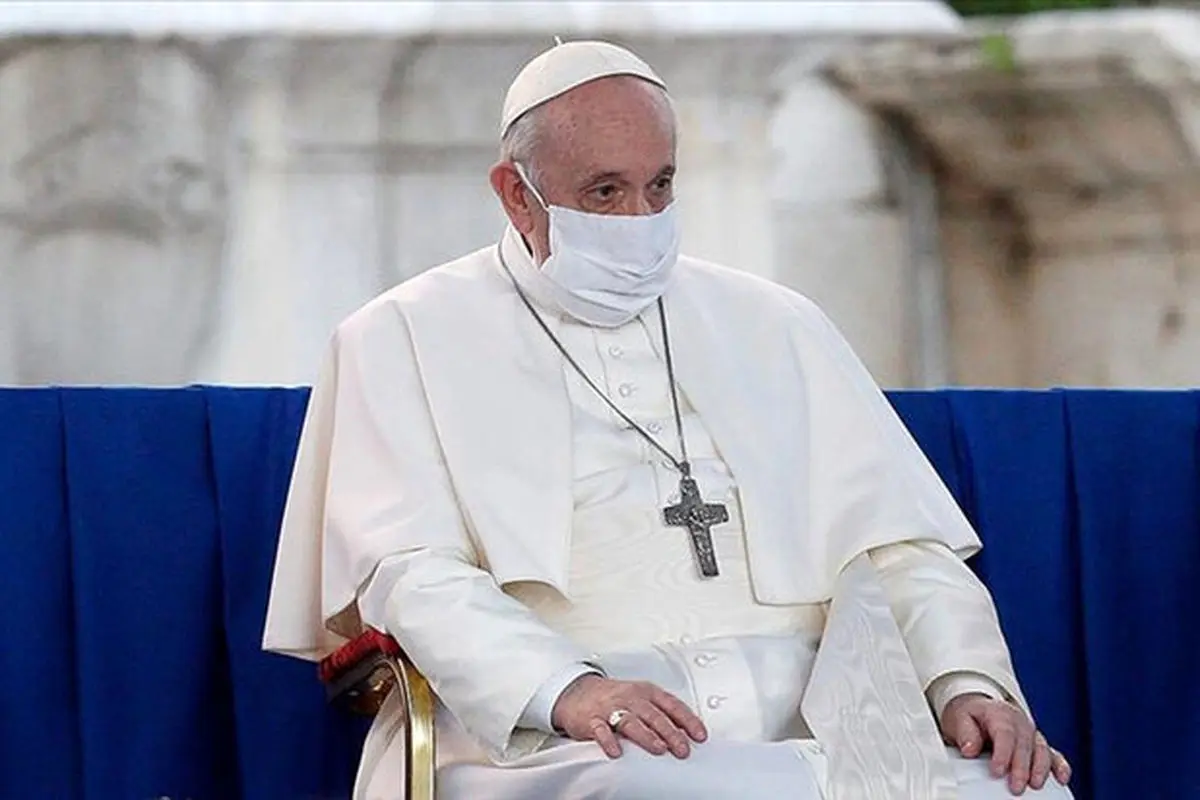 گوش دادن پاپ فرانسیس به آیات قرآن کریم در عراق+ فیلم