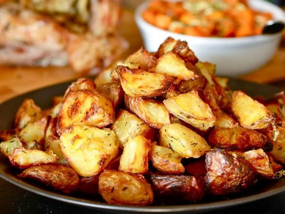 طرز تهیه سیب زمینی تنوری خوشمزه به روشی ساده