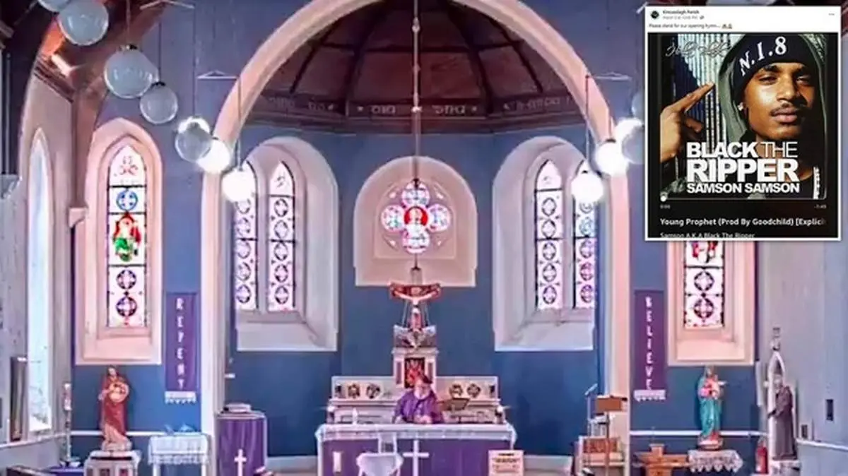 گاف عجیب کشیش حین پخش دعا در کلیسا! + فیلم