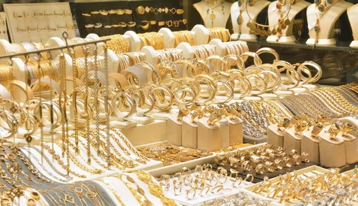 جنب و جوش بالای بازار سکه و طلا در روز‌های پایانی سال/ قیمت دلار در بازار آزاد ۲۴۸۳۰ تومان + فیلم