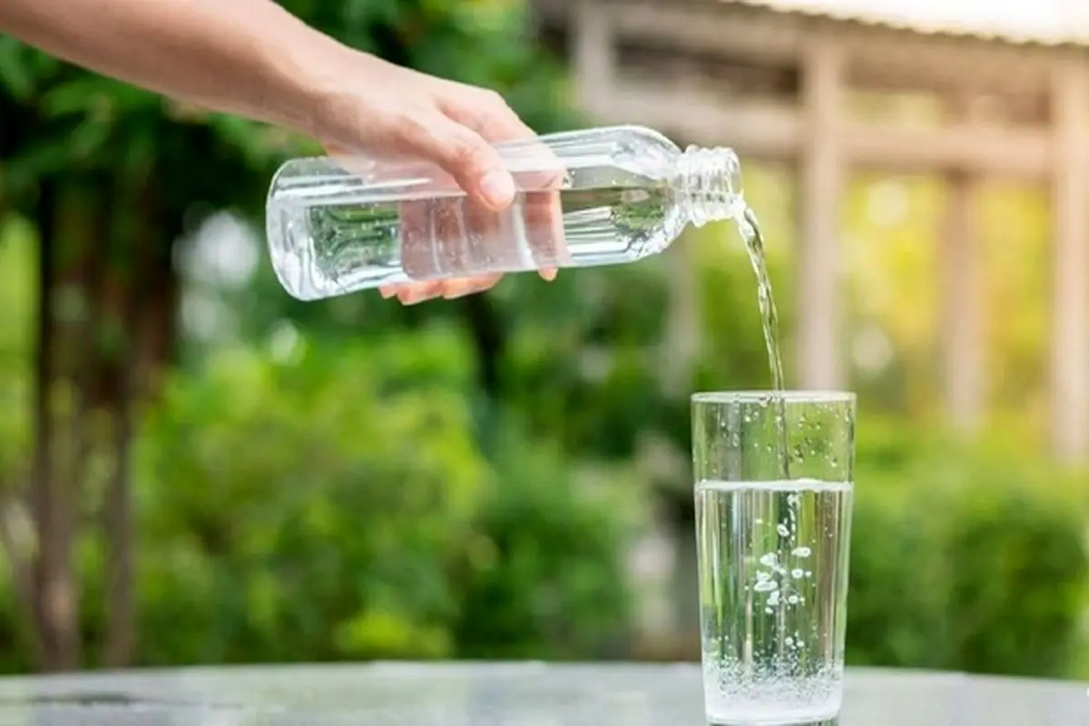 اگر روزی ۸ لیوان آب بخوریم چه تاثیری روی بدن دارد؟