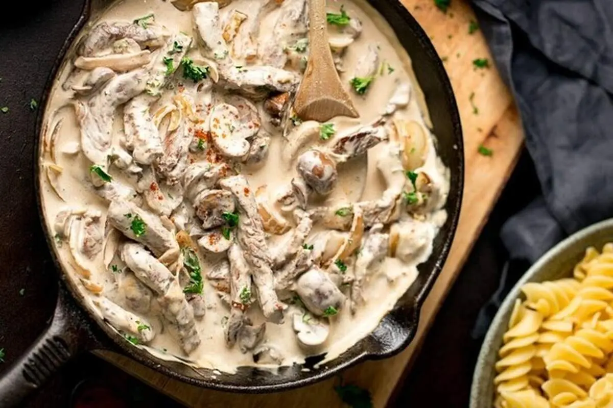 طرز تهیه بیف استراگانف کلاسیک در خانه