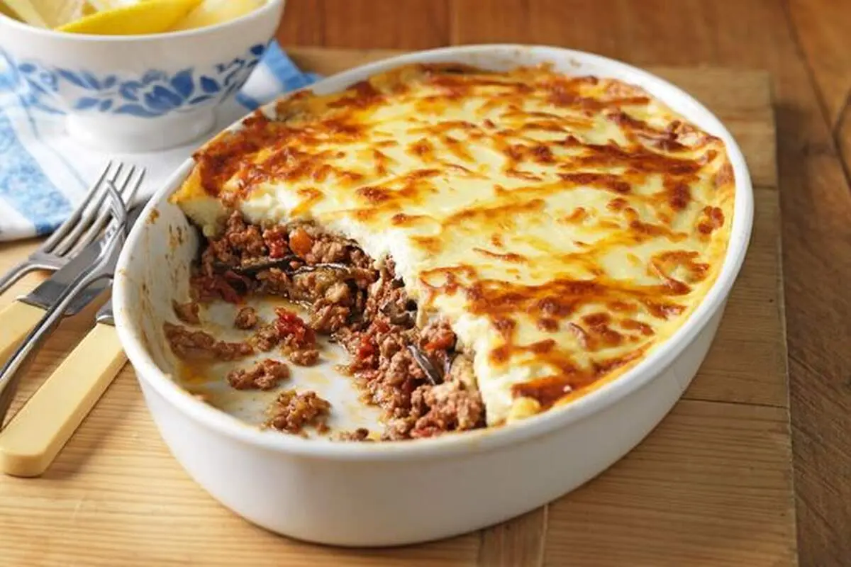 طرز تهیه موساکا پنیری با سویا و بادمجان