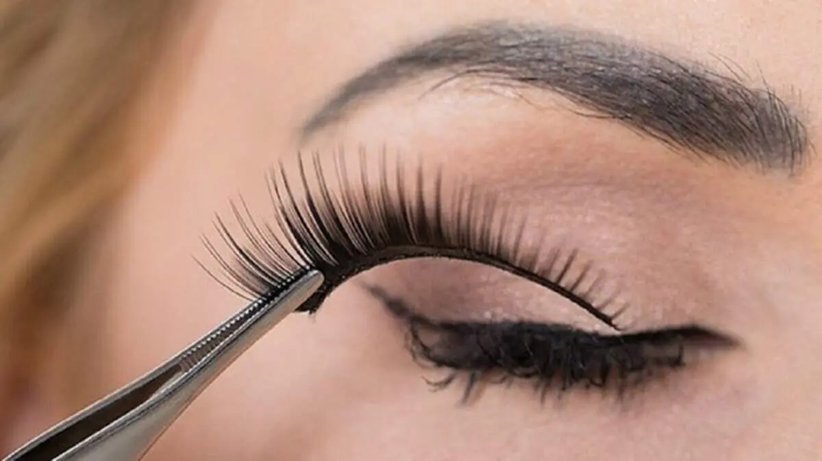 خطرات باورنکردنی مژه مصنوعی برای سلامتی
