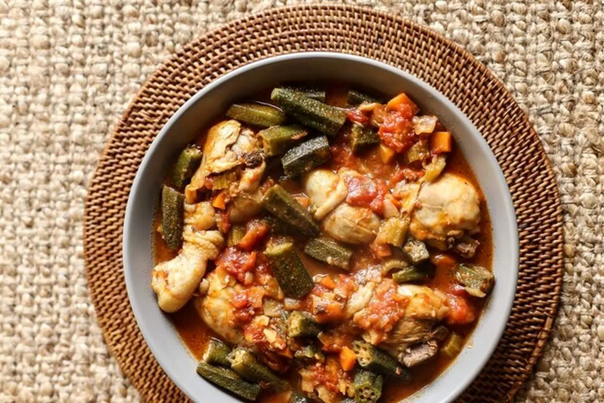 طرز تهیه خورش مرغ بامیه آفریقایی خوشمزه