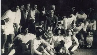قهرمانی علی پروین با پیکان در شب عید+عکس