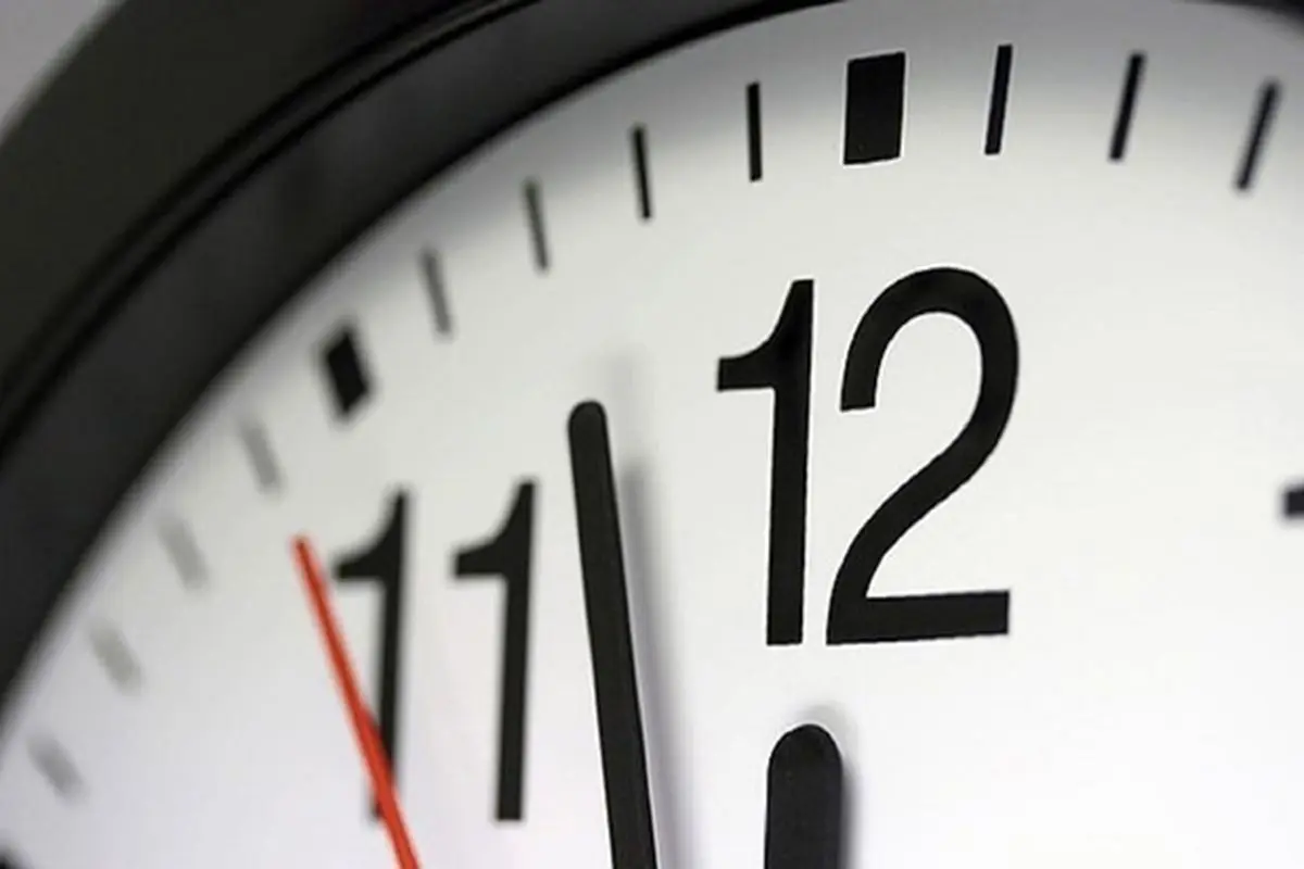 چرا باید ساعت‌هایمان را یک ساعت به جلو بکشیم؟