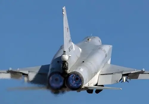 سوخت‎گیری هوایی بمب ‎افکن Tu-160M از سوخت‎رسان ایلوشین+ فیلم