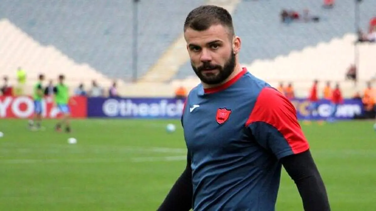 عصبانیت شدید گلر محبوب پرسپولیس در فرودگاه+ تصاویر