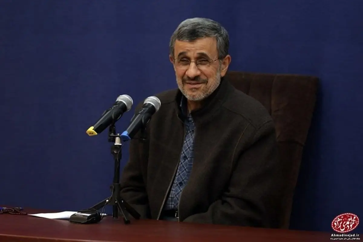 احمدی‌نژاد: بی عرضگی‌ها را گردن آمریکا نیاندازیم/ چه اشکال دارد هر سال ۱۰ میلیون آمریکایی به ایران سفر کنند!