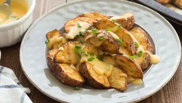 طرز تهیه سیب زمینی با سس پنیر + فیلم