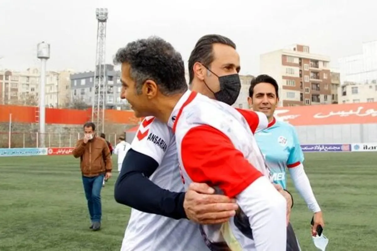 عادل فردوسی پور و علی کریمی در آغوش یکدیگر+عکس