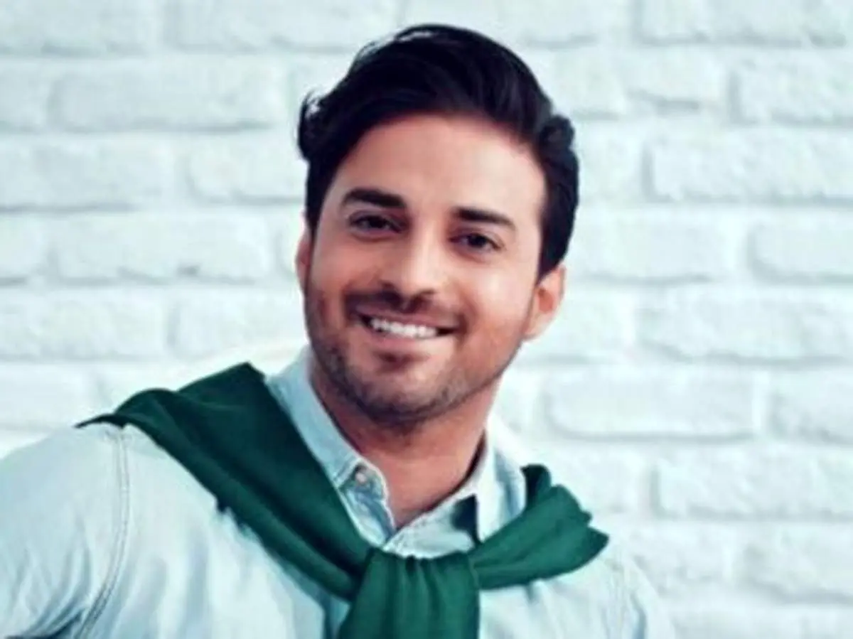 تیپ زیبای آقای خواننده+ عکس