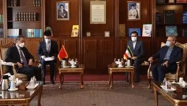در دیدار وزیر خارجه چین با لاریجانی برنامه جامع همکاری ایران و چین نهایی شد