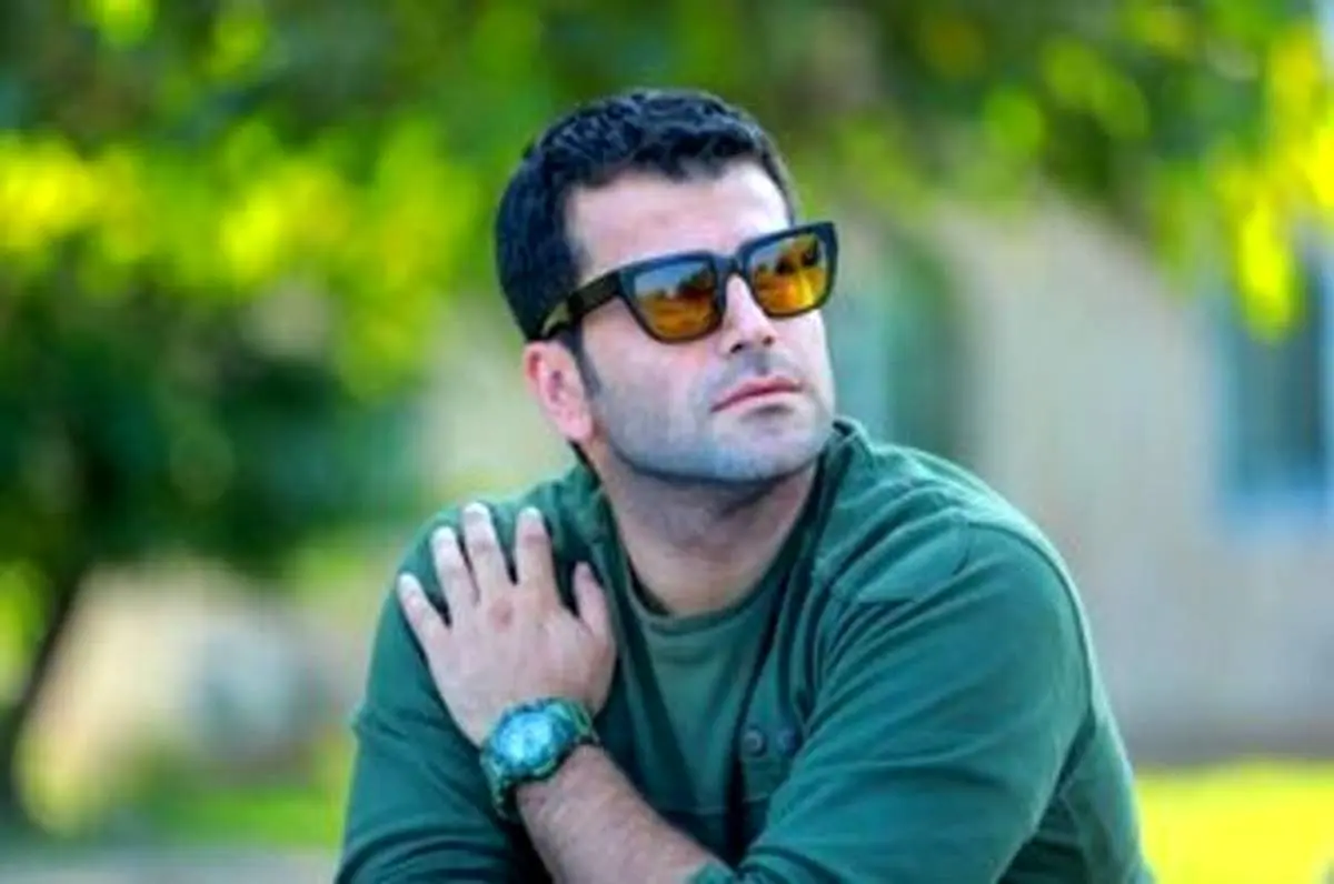 روزبه حصاری در خودروی لوکسش +عکس