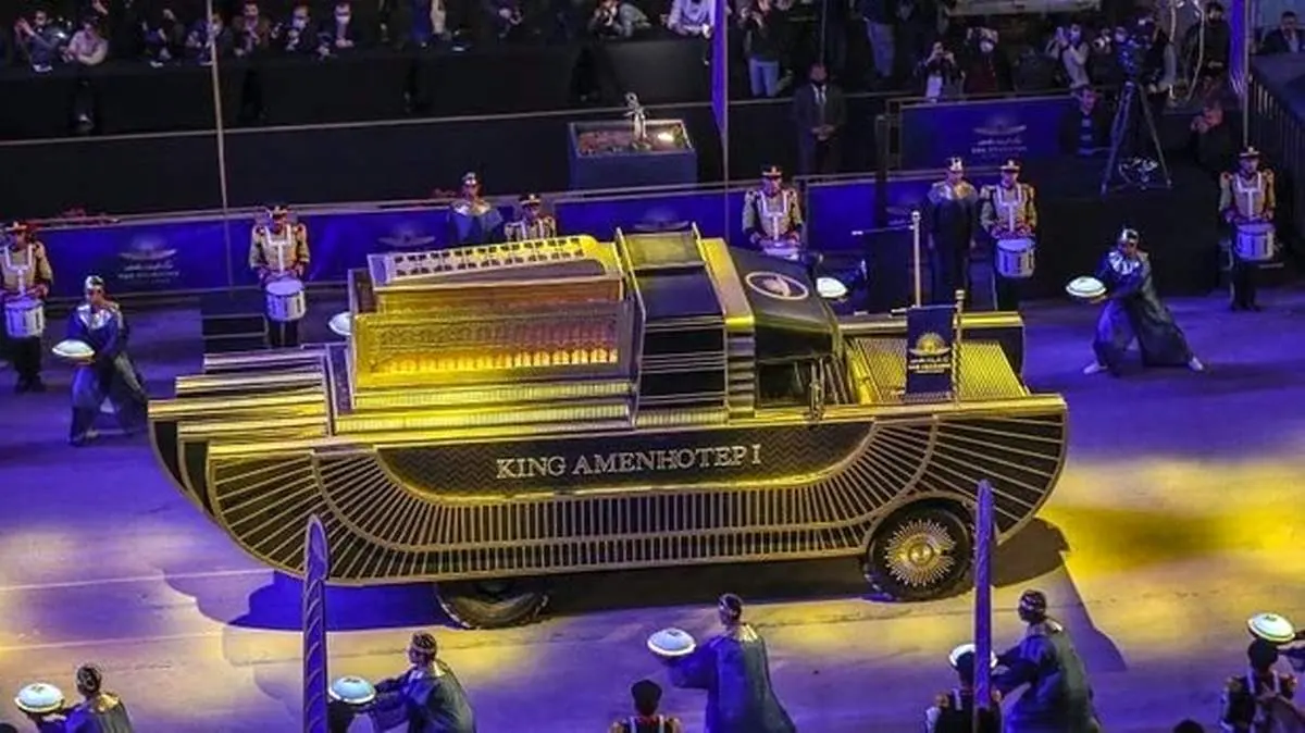 مراسم عجیب انتقال اجساد مومیایی فراعنه به موزه تمدن مصر+ فیلم