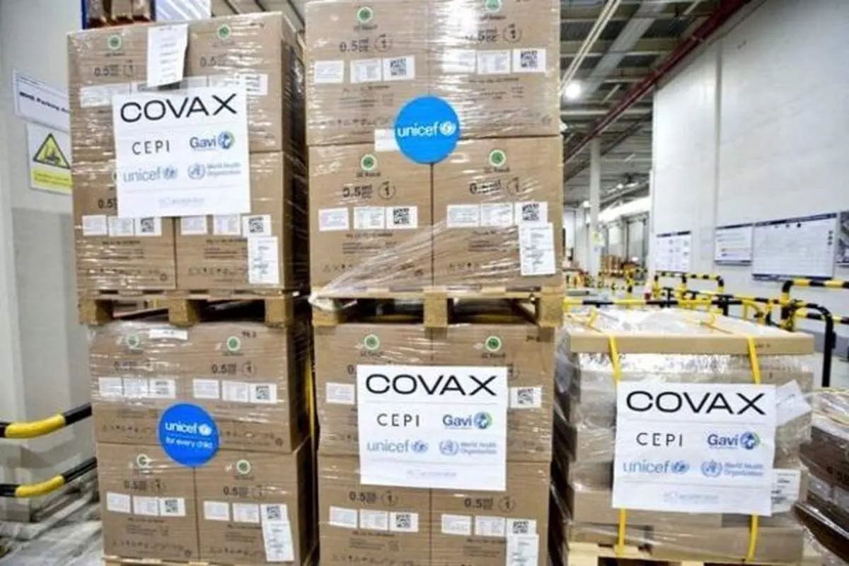 اولین محموله واکسن کرونا کوواکس با تاخیر وارد کشور شد+ فیلم