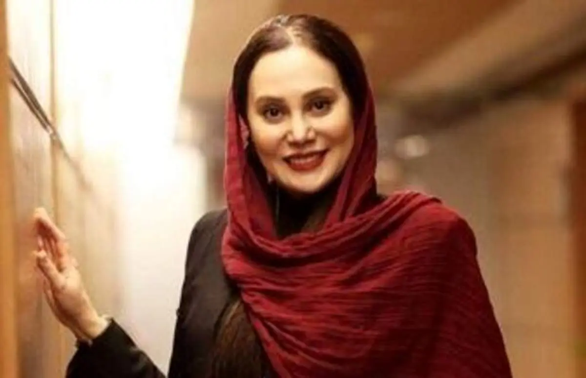 ژست خاص خانم بازیگر +عکس