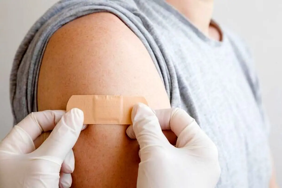 چرا بعد از تزریق واکسن بازو درد می‌گیریم؟