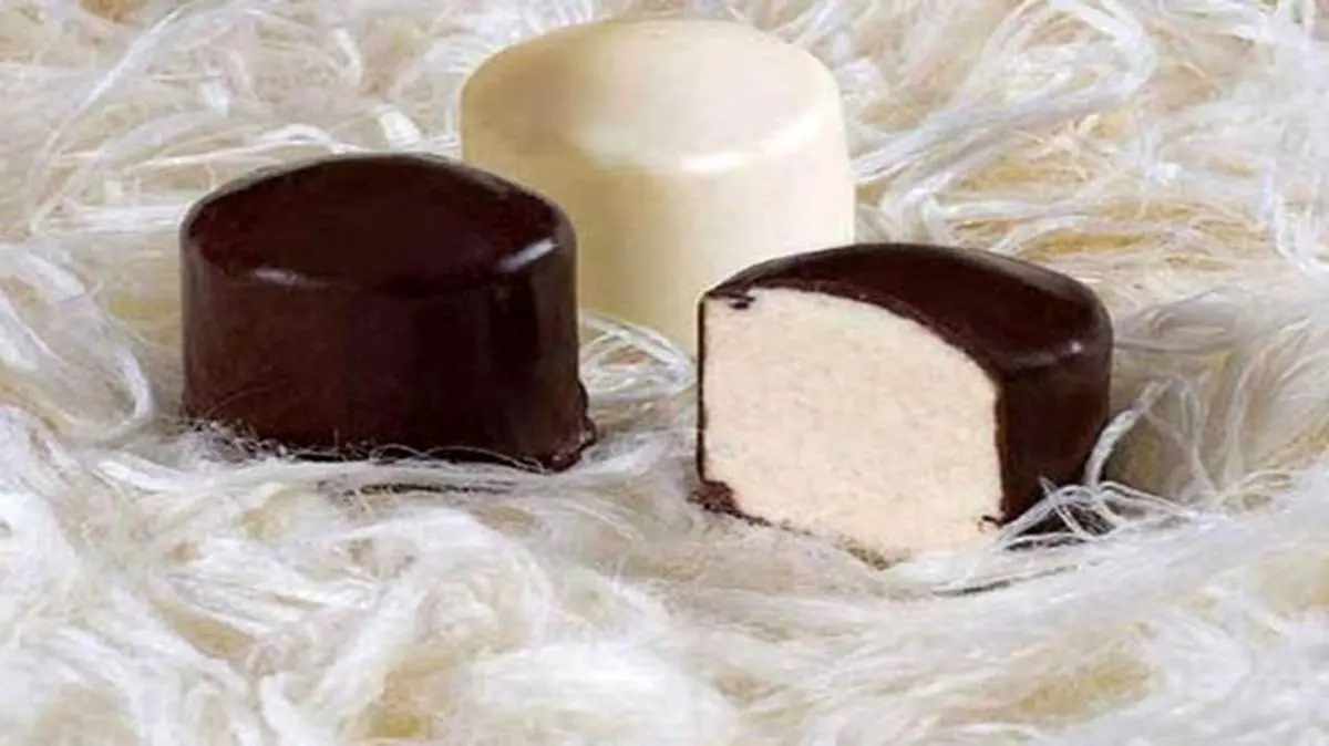 طرز تهیه شکلات با فیلینگ پشمک
