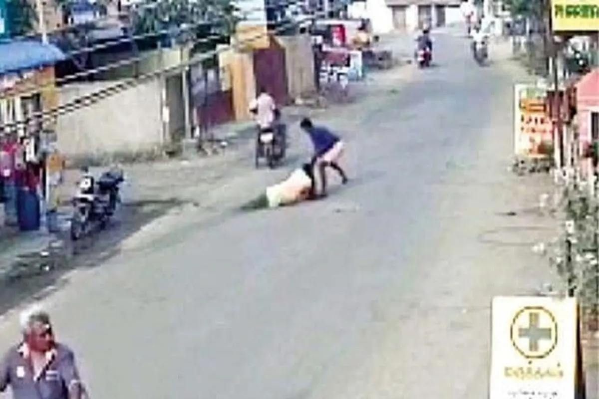 لحظه دلهره آور حمله سارق به زن باردار در خیابان! + فیلم