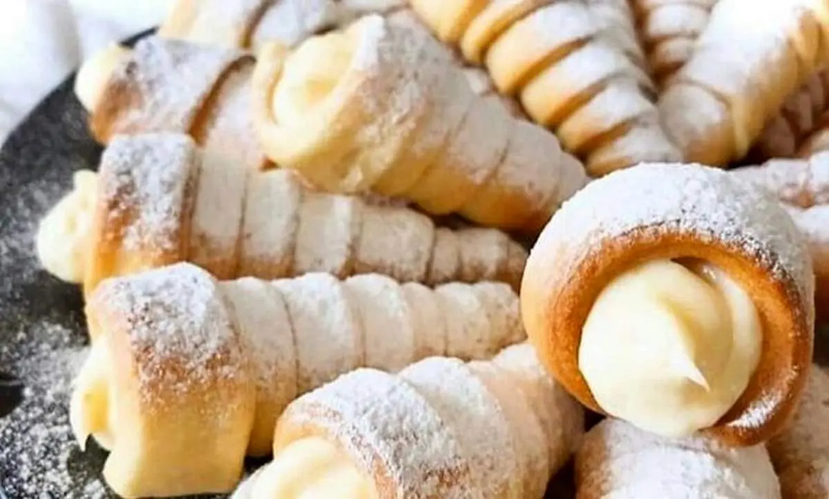 طرز تهیه نان خامه ای قیفی