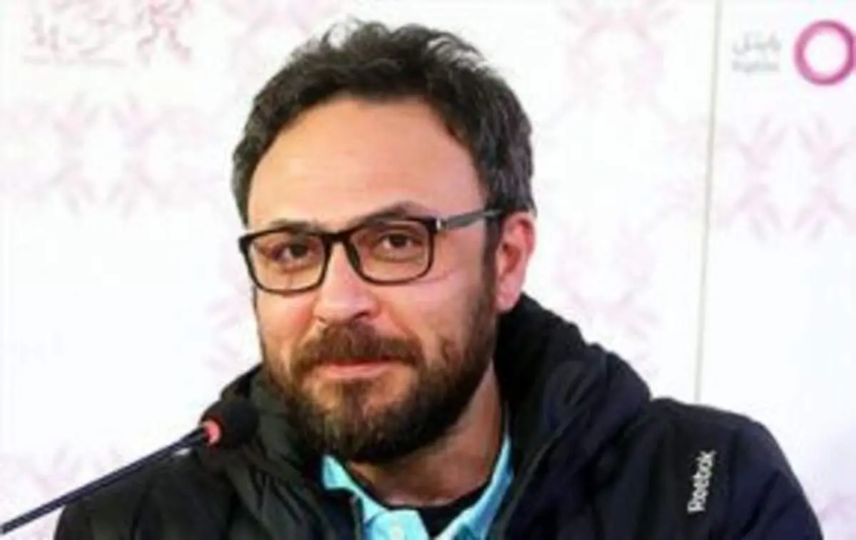 سلفی آقای بازیگر در ماشینش+عکس