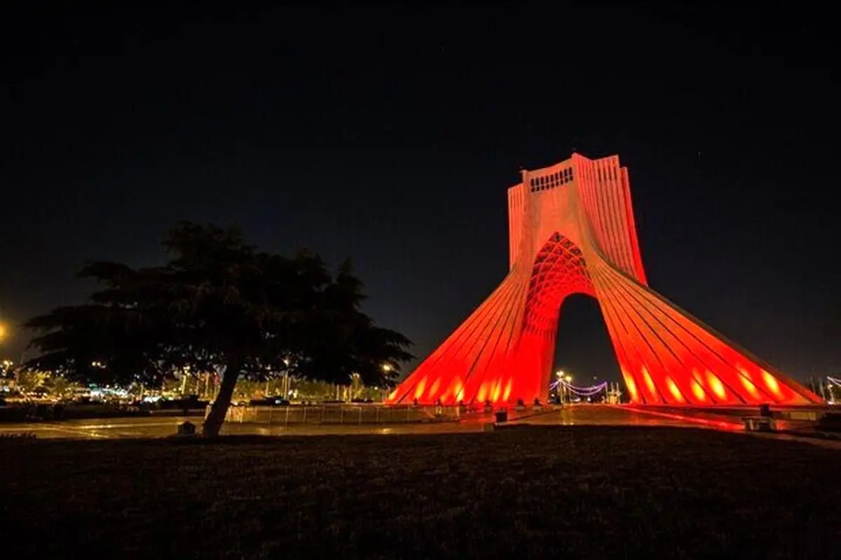 برج آزادی و پل طبیعت قرمز شدند + عکس