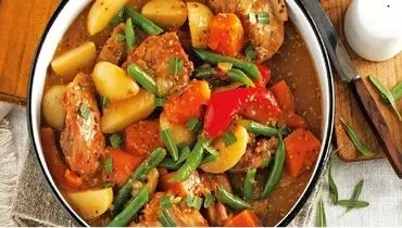 طرز تهیه خوراک مرغ و سیب زمینی مجلسی