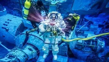 چرا فضانوردان برای راهپیمایی فضایی باید زیر آب تمرین کنند؟