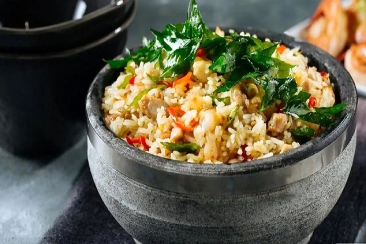 طرز تهیه برنج سرخ شده با طعمی خاص