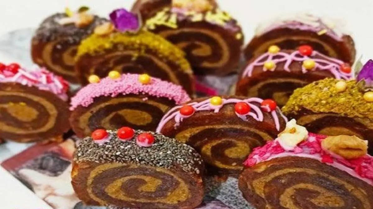 طرز تهیه رولت خرما مقوی برای افطار
