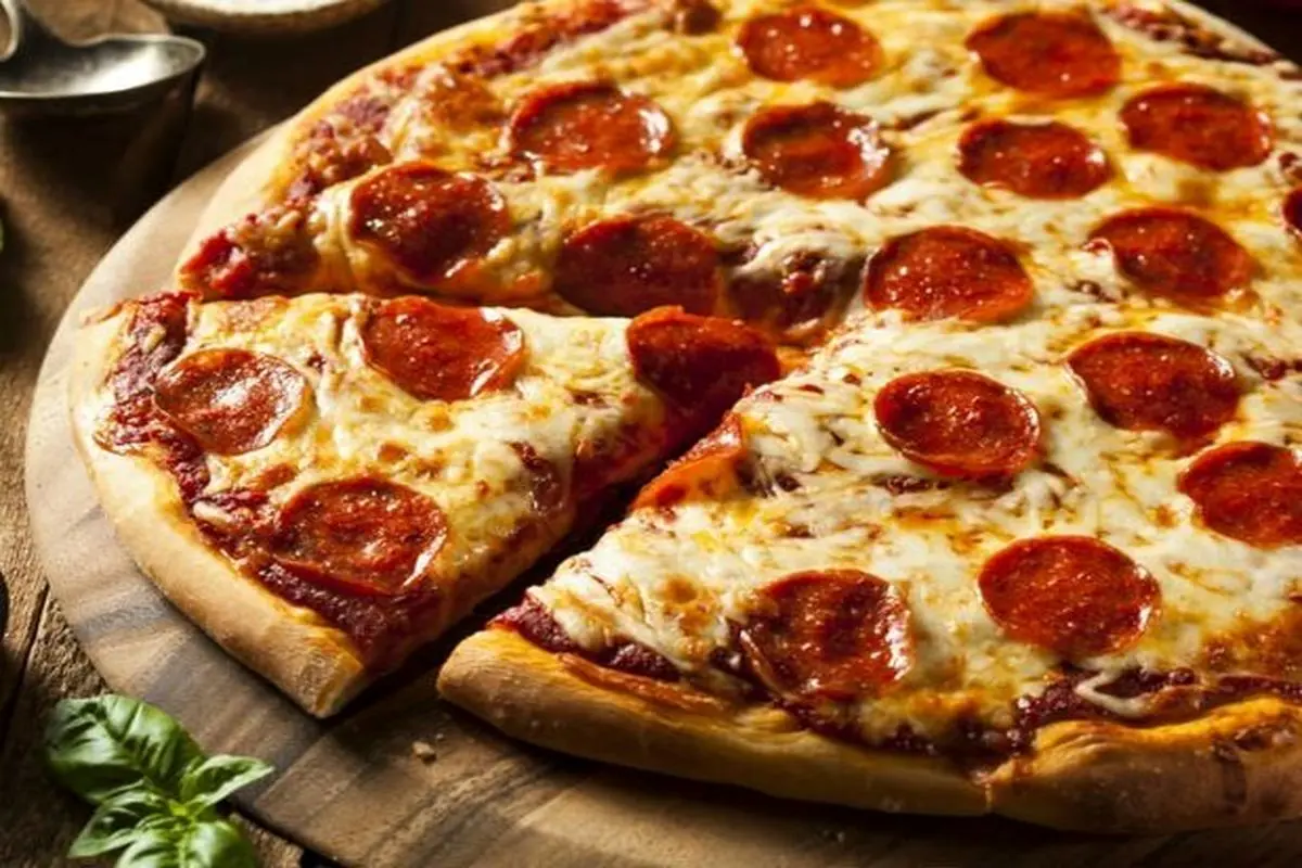 طرز تهیه ۲ مدل پیتزای خوشمزه و لذیذ بدون نیاز به فر