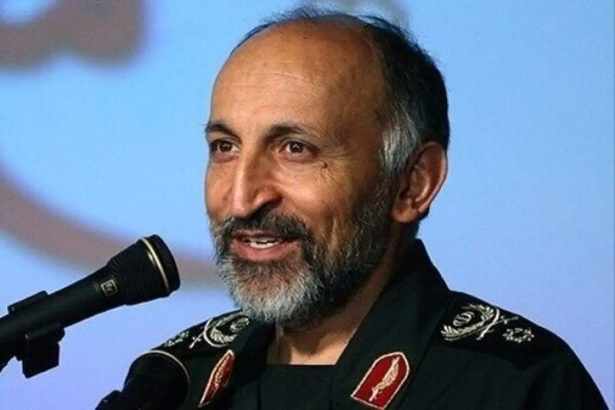 سردار حجازی دست در دست رهبر انقلاب +عکس