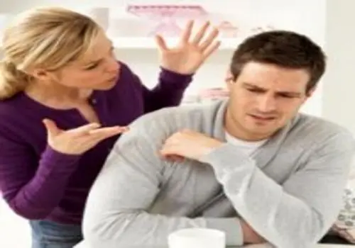 چک کردن گوشی همسر چه اشکالی دارد؟
