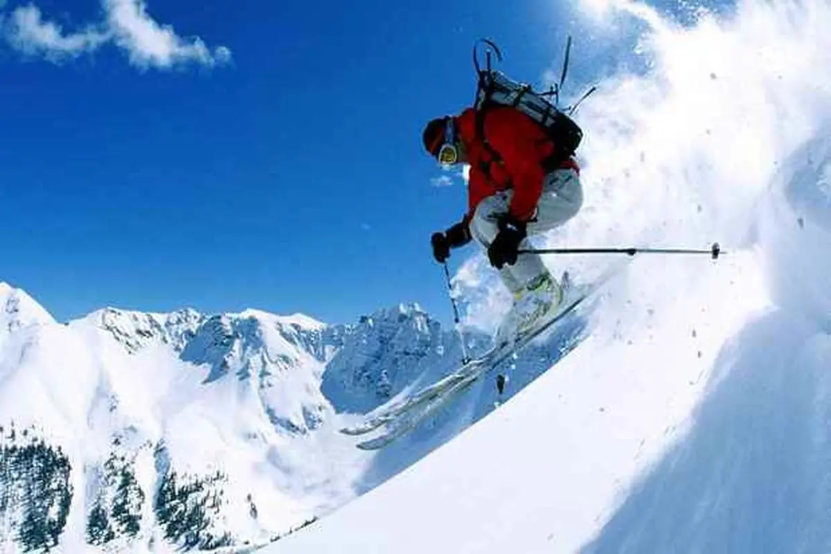 فرود با اسکی در خطرناک ترین شرایط + فیلم