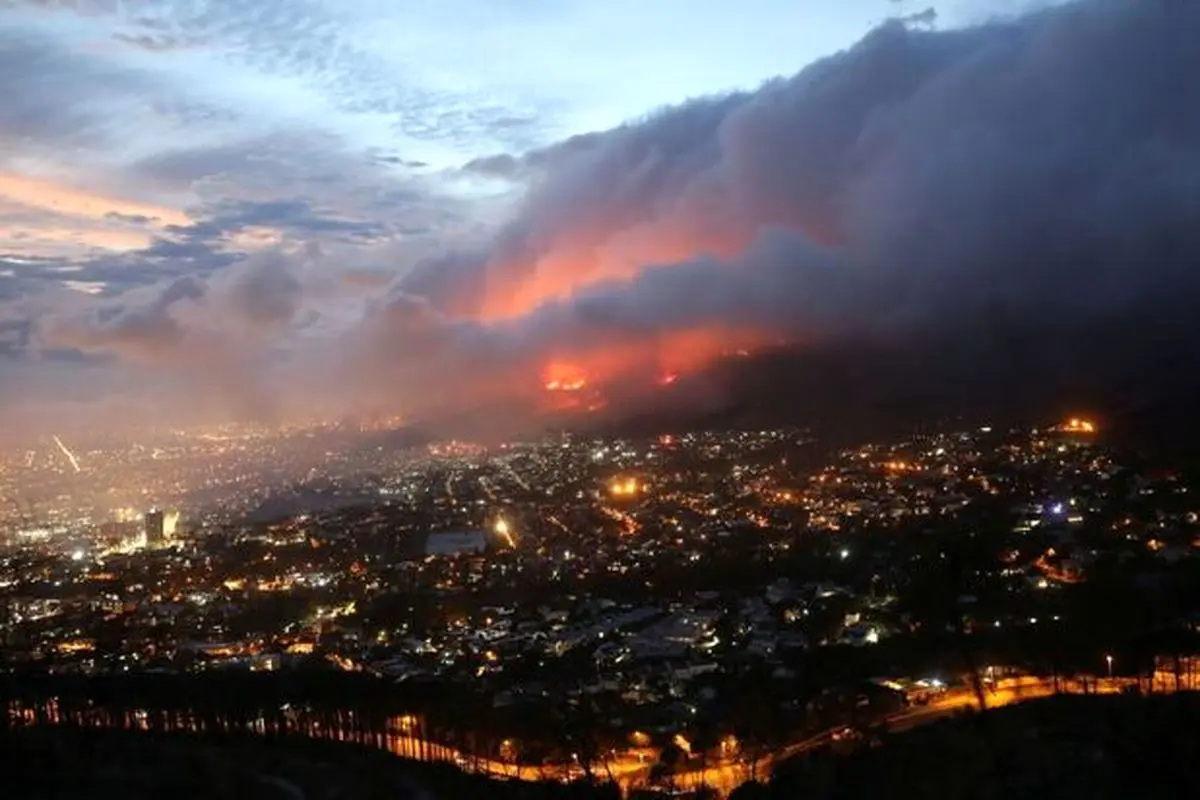 آتش سوزی مهیب در آفریقای جنوبی