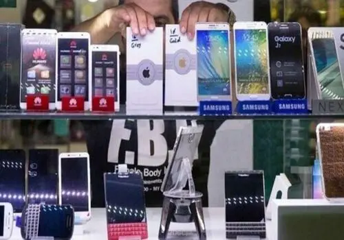 ۱۹ آبان در بازار گوشی؛ برندها در رقابت، قیمت‌ها در تعلیق