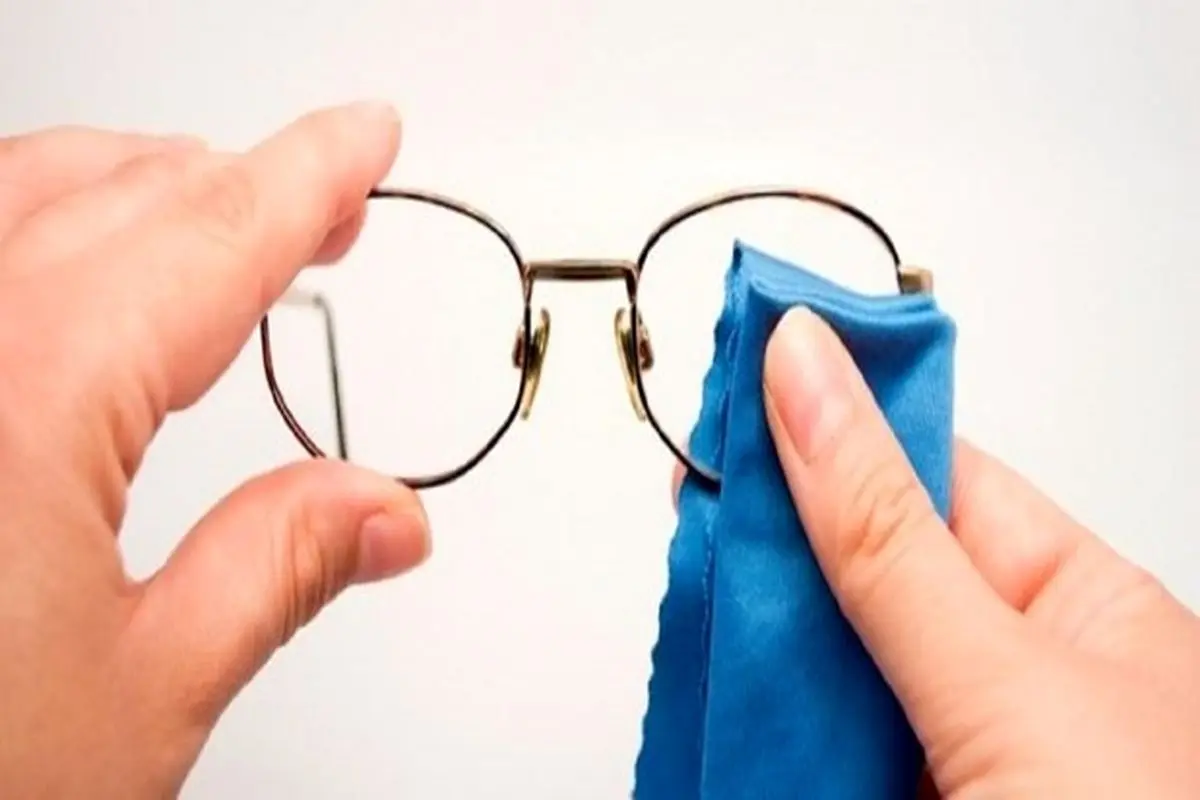 ترفند‌هایی برای تمیز کردن شیشه عینک