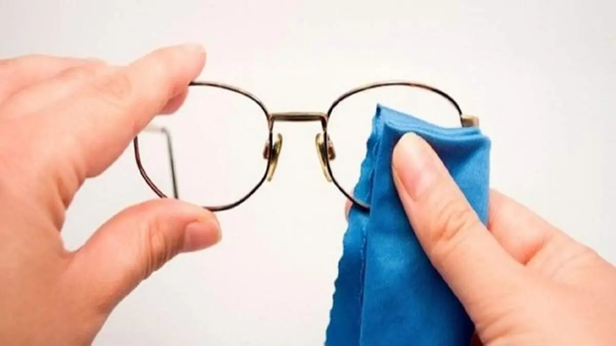 ترفند‌هایی برای تمیز کردن شیشه عینک