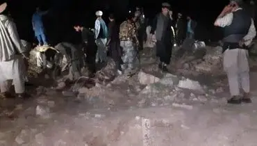 انفجار خودروی بمبگذاری شده در مرکز ولایت لوگر افغانستان با بیش از ۱۰۰ کشته و مجروح