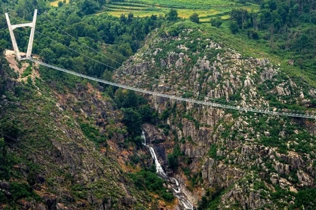 افتتاح حیرت‌انگیزترین و طولانی‌ترین پل معلق جهان عابر در پرتغال + فیلم
