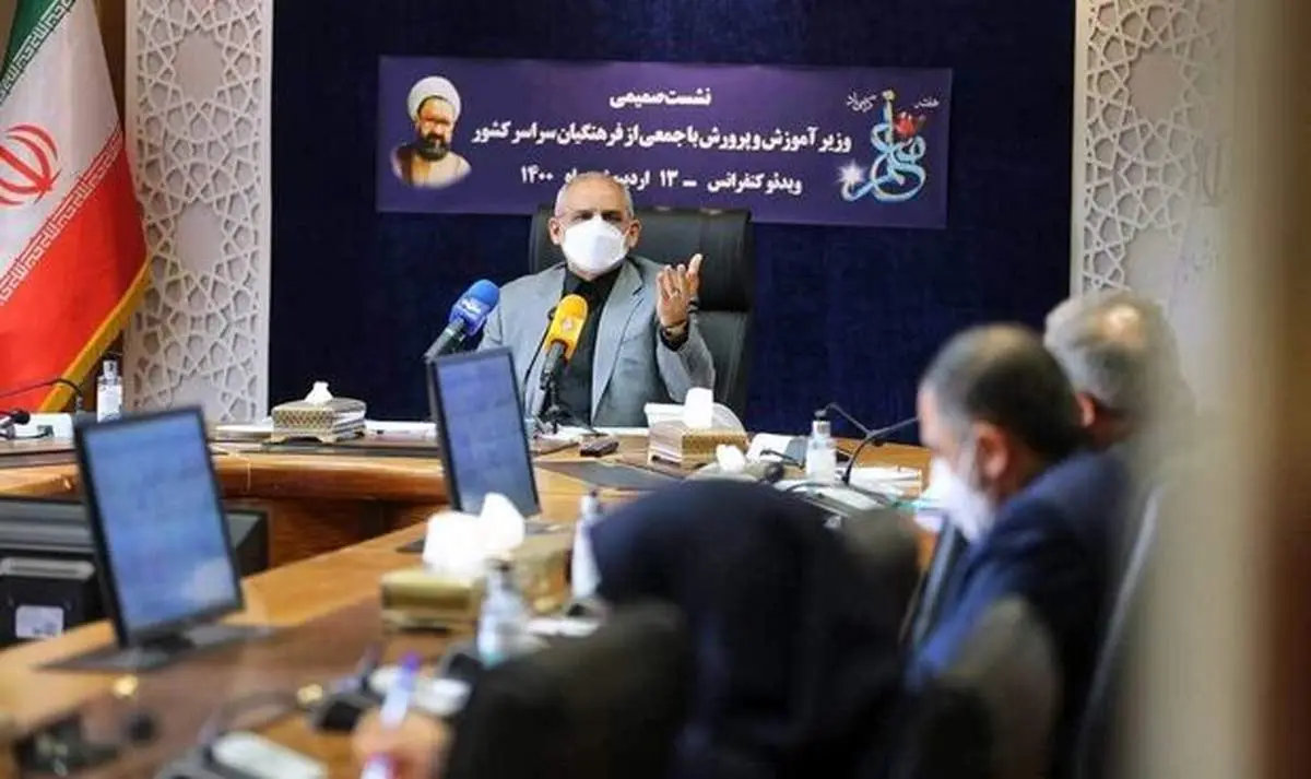 حاجی میرزایی: هیچ کس قادر به کاستن از منزلت معلم نیست