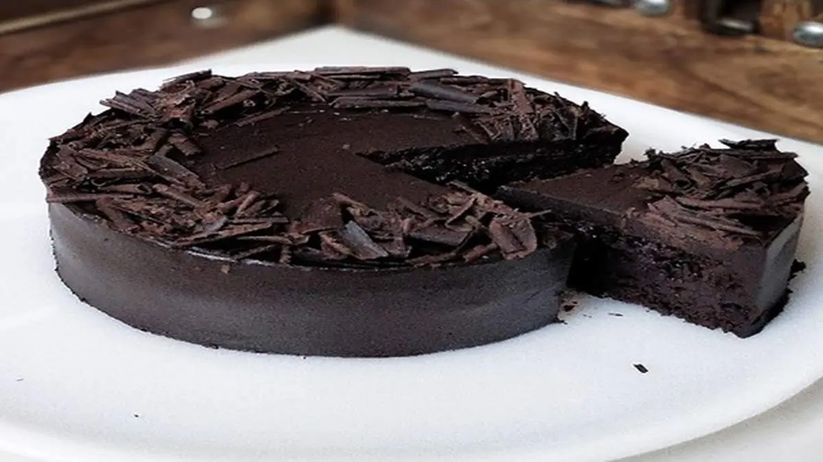 طرز تهیه ماد کیک، کیک شکلاتی متفاوت