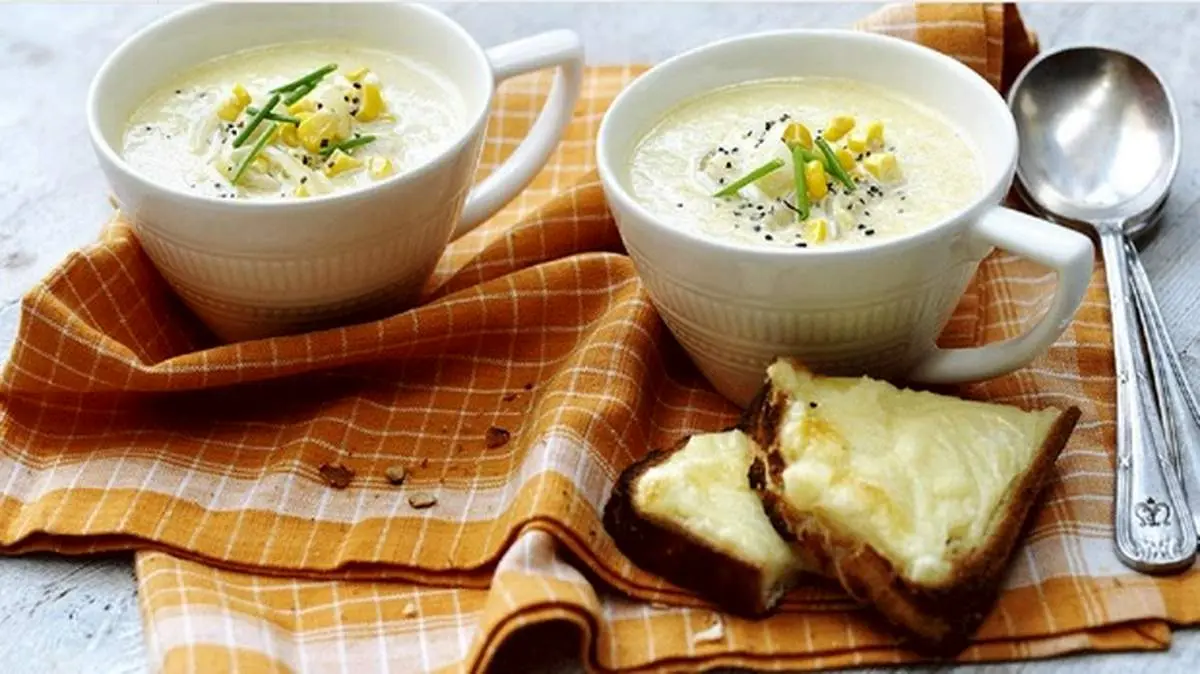 طرز تهیه سوپ ذرت و سیب‌ زمینی با خامه ترش