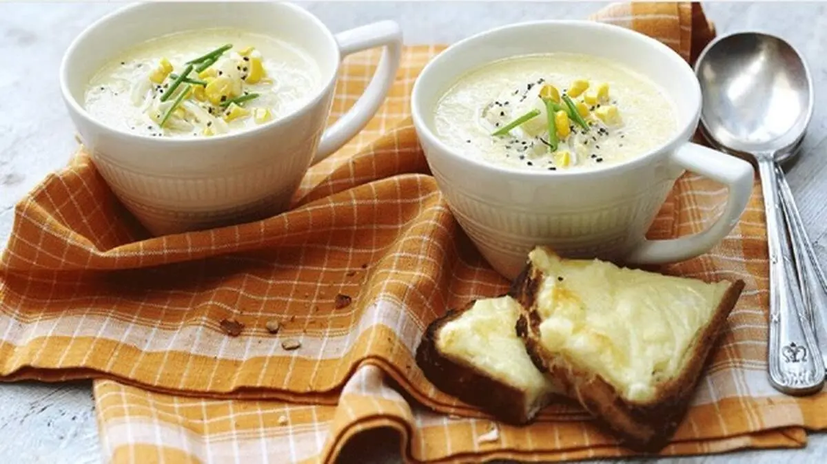 طرز تهیه سوپ ذرت و سیب‌ زمینی با خامه ترش