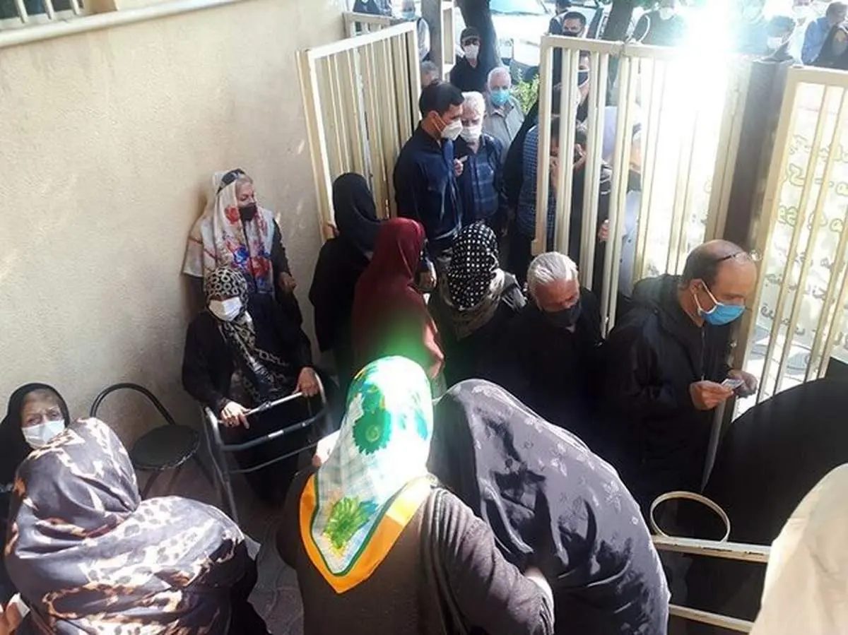 تصویری نگران کننده از ازدحام سالمندان برای تزریق واکسن