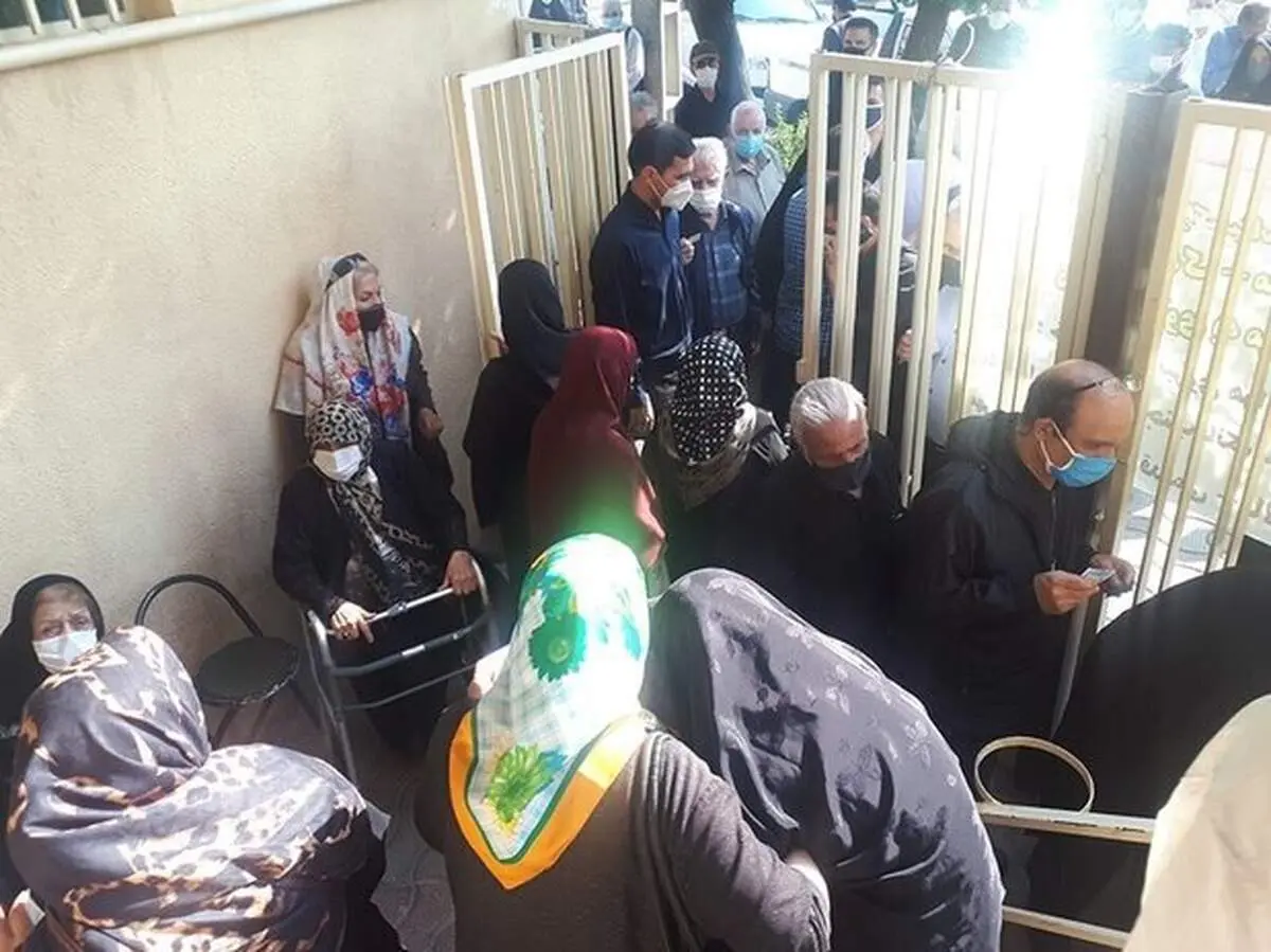 تصویری نگران کننده از ازدحام سالمندان برای تزریق واکسن