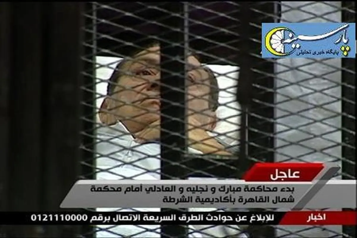 حسنی مبارک؛ دیکتاتور مصر روی برانکارد در دادگاه+عکس